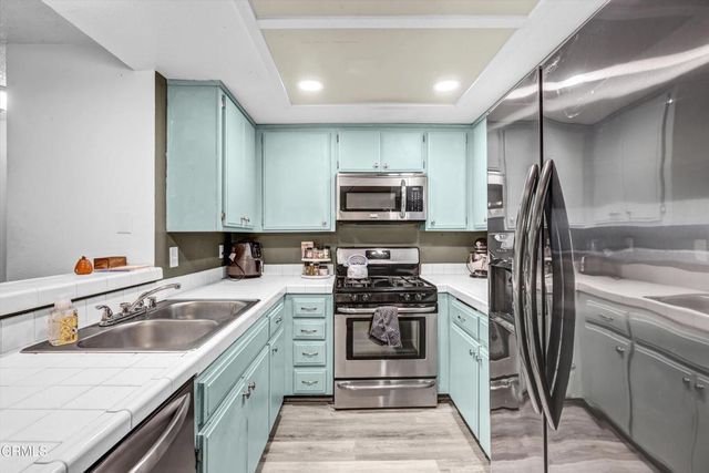 15511 Sherman Way 32, Los Angeles, CA 91406