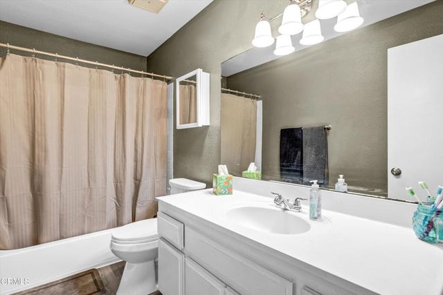 15511 Sherman Way 32, Los Angeles, CA 91406