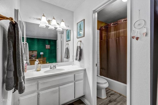15511 Sherman Way 32, Los Angeles, CA 91406