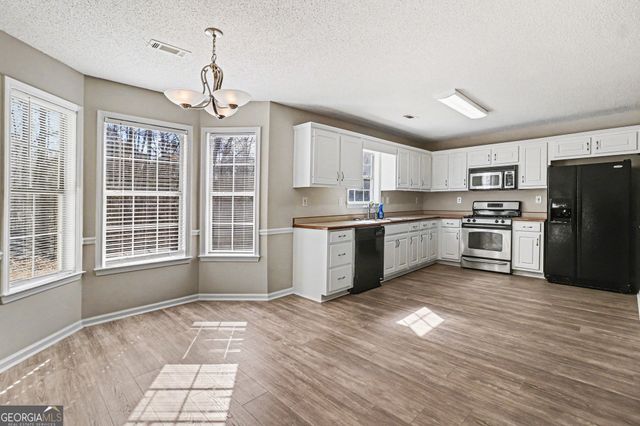 40 Macedonia Woods Court, Newnan, GA 30263