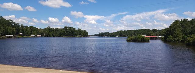 732 Lake Camelot Circle, Ivanhoe, TX 75979