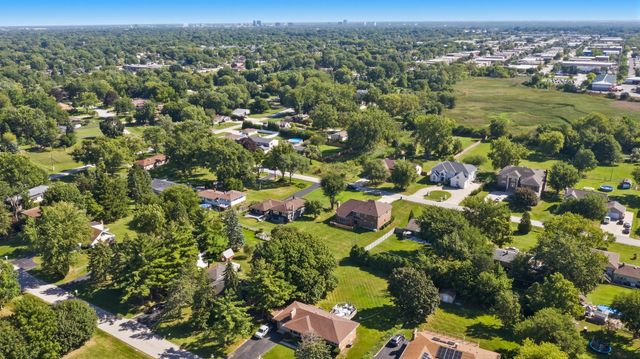 427 Pleasant Drive, Schaumburg, IL 60193
