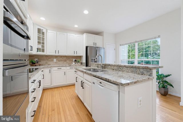13280 MAPLE CREEK LN, Centreville, VA 20120