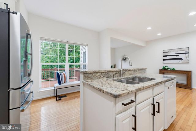 13280 MAPLE CREEK LN, Centreville, VA 20120