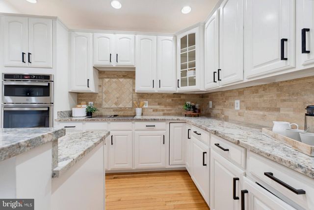 13280 MAPLE CREEK LN, Centreville, VA 20120