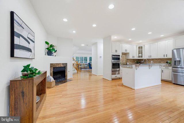 13280 MAPLE CREEK LN, Centreville, VA 20120