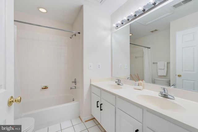 13280 MAPLE CREEK LN, Centreville, VA 20120