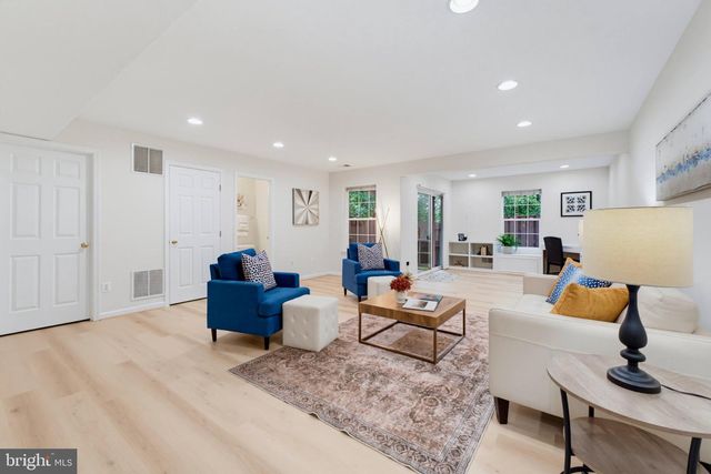 13280 MAPLE CREEK LN, Centreville, VA 20120