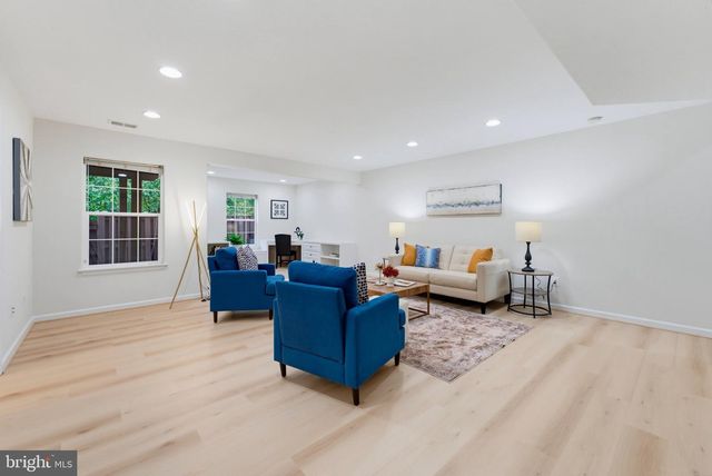 13280 MAPLE CREEK LN, Centreville, VA 20120