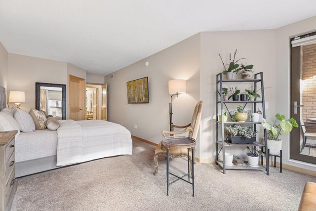 216 Portland Avenue, Minneapolis, MN 55401