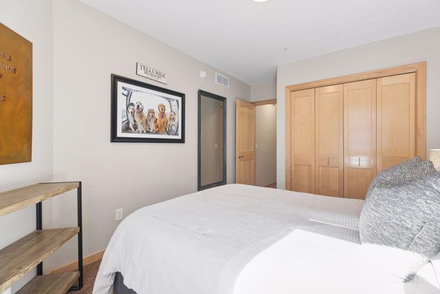 216 Portland Avenue, Minneapolis, MN 55401