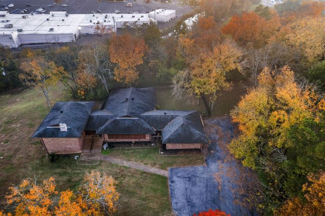 4 Hidden Acres Dr, Lebanon, TN 37087