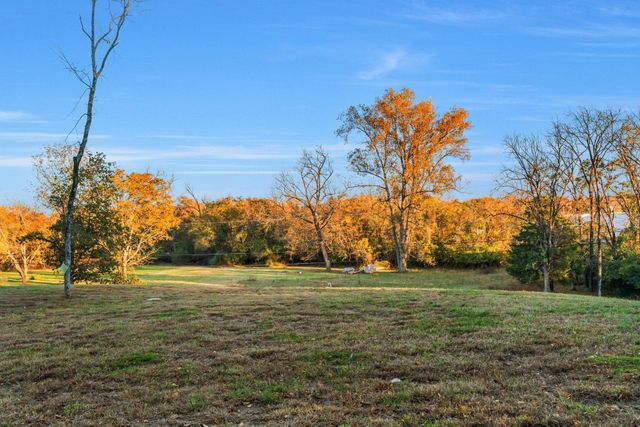 4 Hidden Acres Dr, Lebanon, TN 37087
