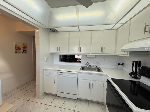 2861 NW 47th Terrace 304b, Lauderdale Lakes, FL 33313