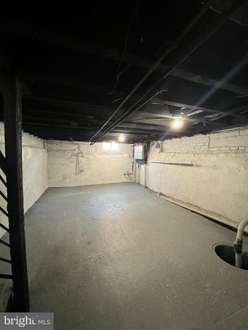 2032 PLUM ST, Philadelphia, PA 19124