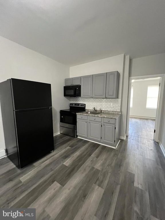 2032 PLUM ST, Philadelphia, PA 19124