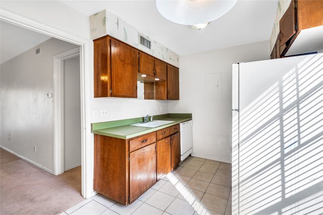 4036 Ridglea Country Club Drive 1006, Fort Worth, TX 76126