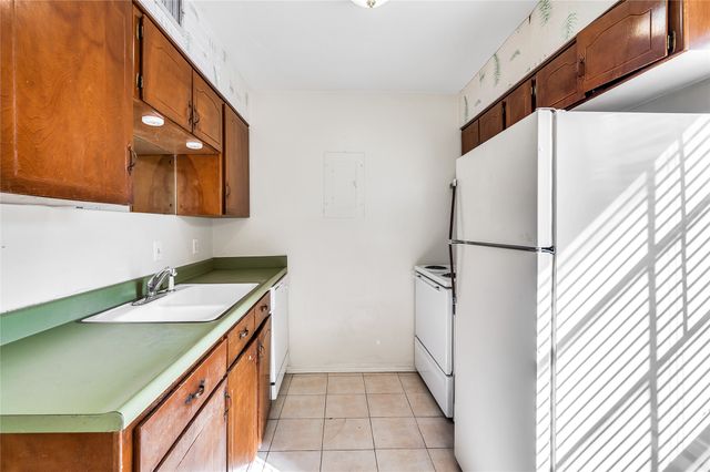 4036 Ridglea Country Club Drive 1006, Fort Worth, TX 76126