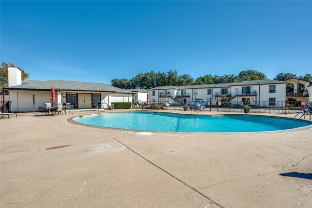 4036 Ridglea Country Club Drive 1006, Fort Worth, TX 76126