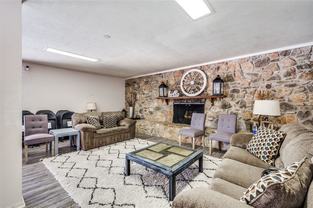 4036 Ridglea Country Club Drive 1006, Fort Worth, TX 76126