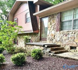 403 Oakview Lane, Fort Payne, AL 35967