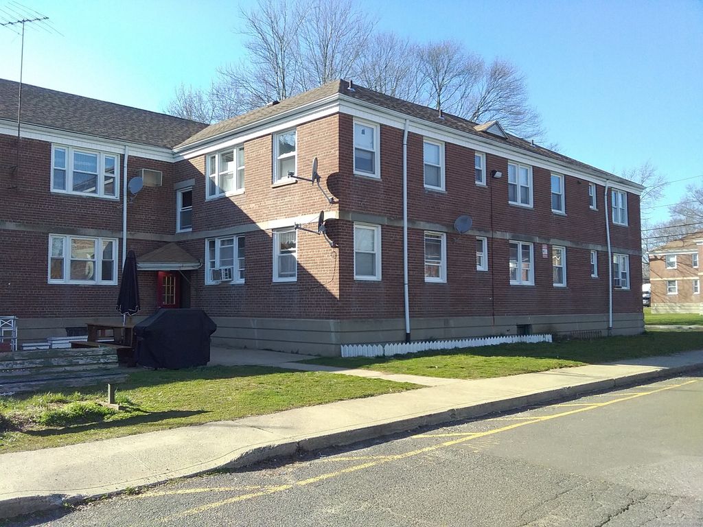 440 SUCCESS Avenue BLDG-86, APT-18, Bridgeport, CT 06610