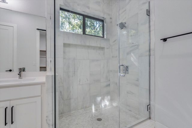 302 Irma DR 1, Austin, TX 78752