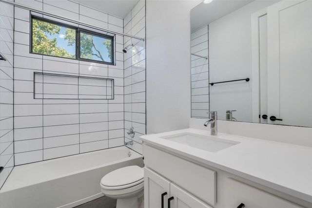 302 Irma DR 1, Austin, TX 78752