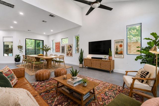 302 Irma DR 1, Austin, TX 78752