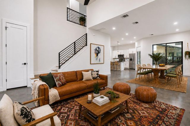 302 Irma DR 1, Austin, TX 78752