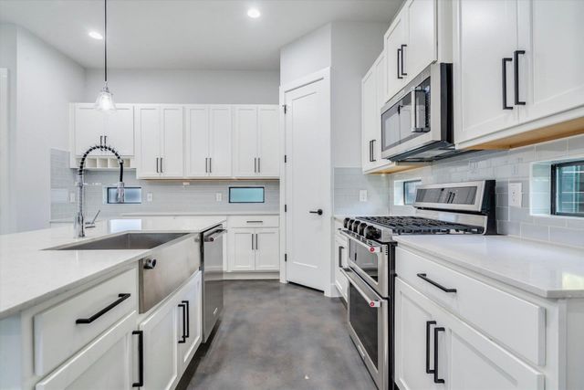 302 Irma DR 1, Austin, TX 78752