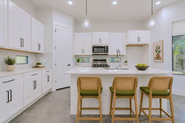 302 Irma DR 1, Austin, TX 78752