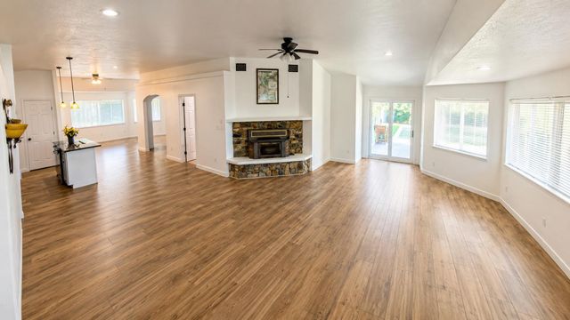 5800 Wilkinson Ln, Burson, CA 95252