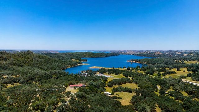 5800 Wilkinson Ln, Burson, CA 95252