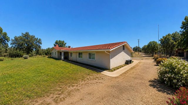 5800 Wilkinson Ln, Burson, CA 95252