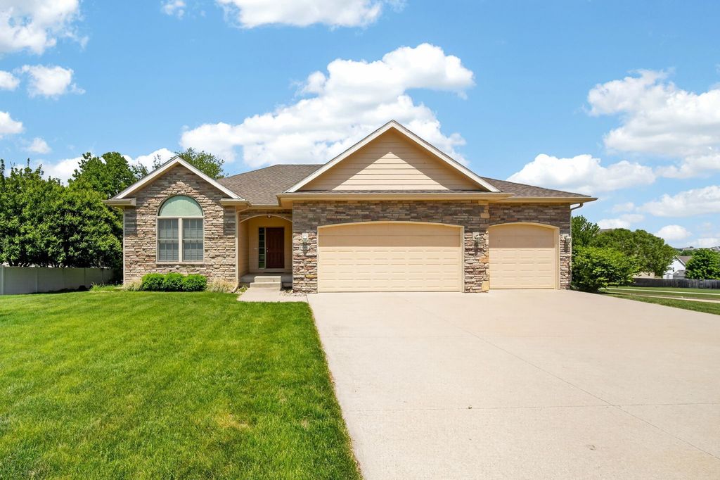 14905 Maple Drive, Urbandale, IA 50323