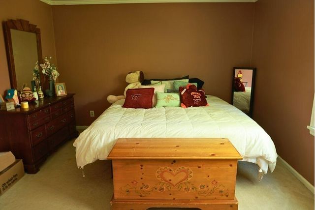 3368 Dawn CIR, Roanoke, VA 24018