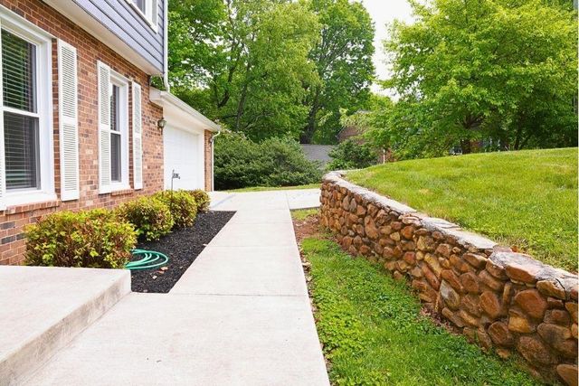 3368 Dawn CIR, Roanoke, VA 24018
