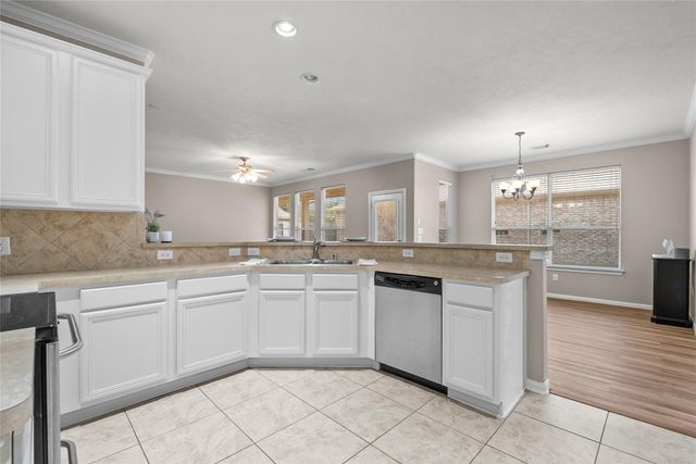 1225 N Riviera Circle, Pearland, TX 77581