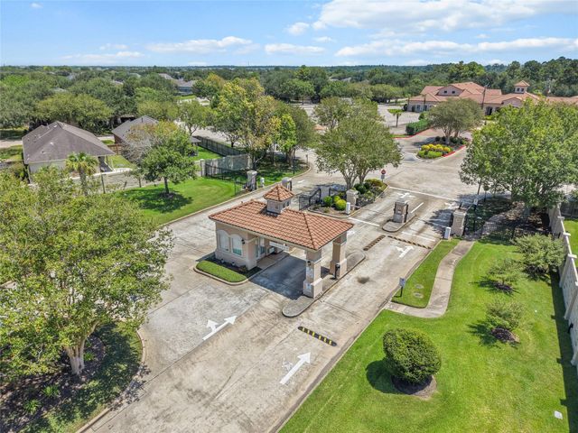 1225 N Riviera Circle, Pearland, TX 77581