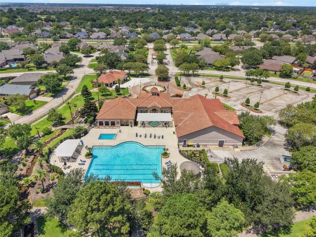 1225 N Riviera Circle, Pearland, TX 77581
