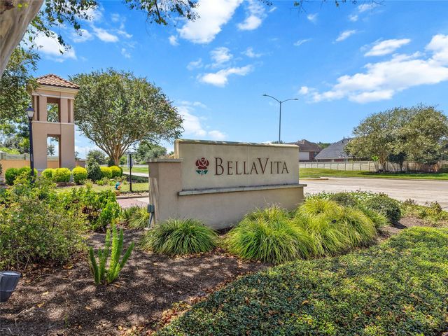 1225 N Riviera Circle, Pearland, TX 77581