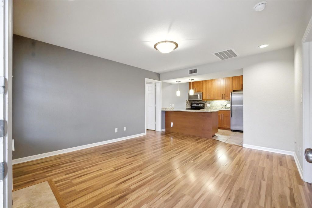 7685 Northcross DR 1028, Austin, TX 78757