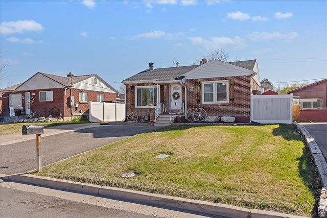 5874 S 2625 W, Roy, UT 84067