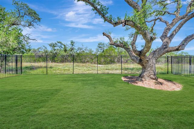 676 Sage Thrasher CIR, Dripping Springs, TX 78620