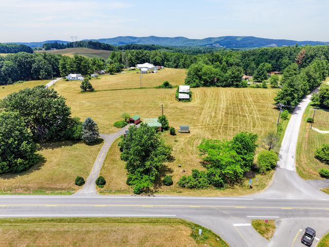 1224 Floyd Hwy S, Floyd, VA 24091