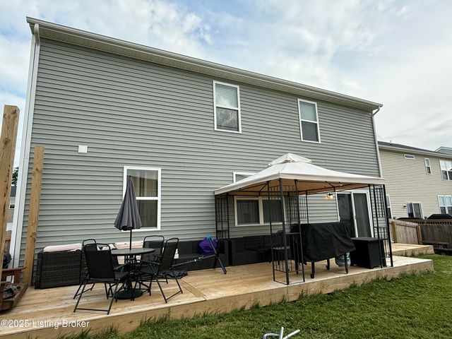 4027 White Pine Ln, La Grange, KY 40031