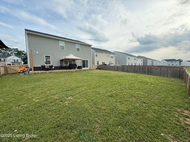 4027 White Pine Ln, La Grange, KY 40031