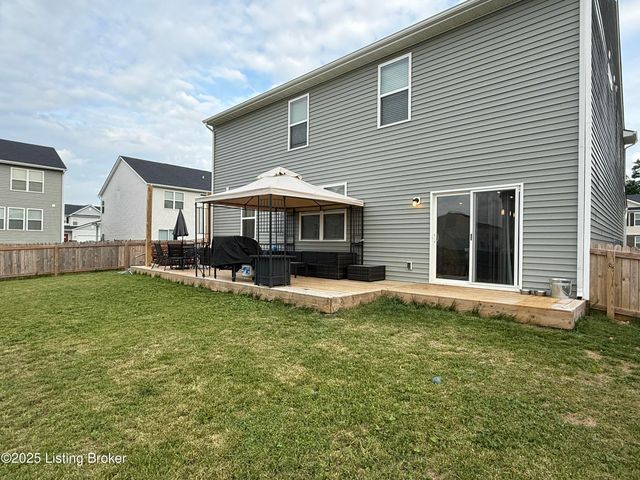 4027 White Pine Ln, La Grange, KY 40031