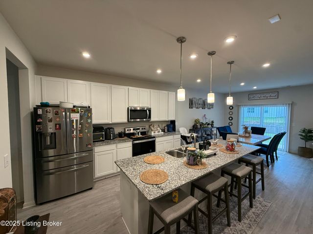 4027 White Pine Ln, La Grange, KY 40031